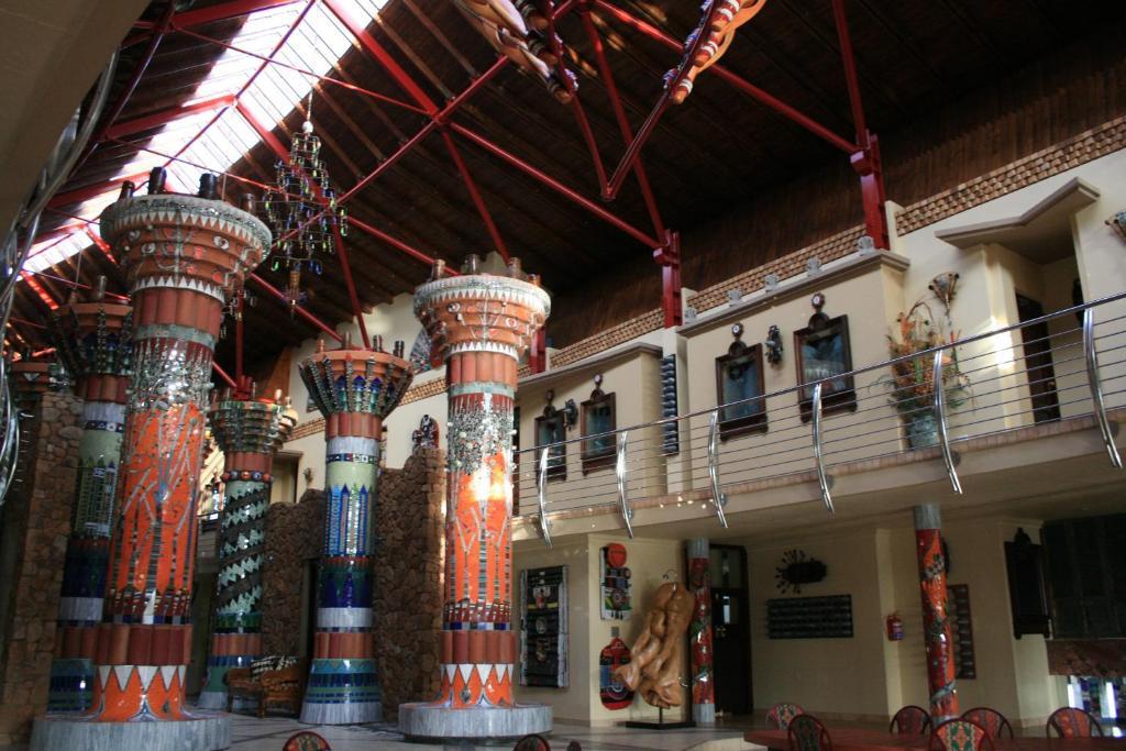 Ammazulu African Palace Kloof Exterior foto